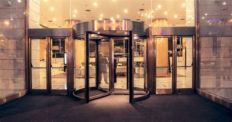 The Revolving Door : ลมหายใจของความหุนหอนและความเศร้าอันลึกซึ้ง